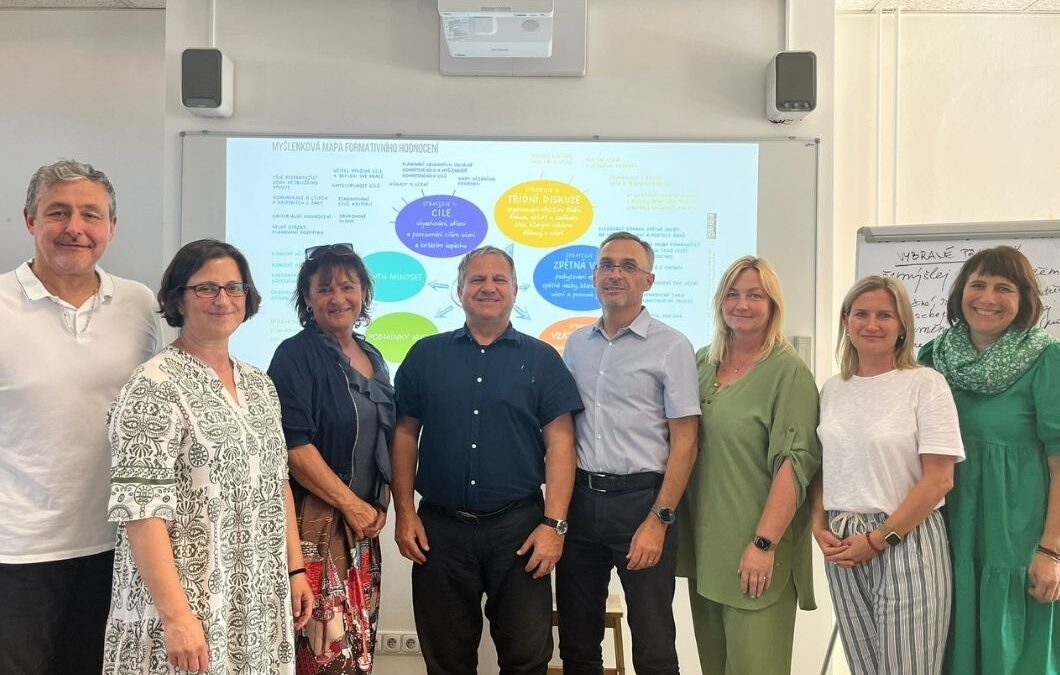 Spolupráce organizací podporujících školy v Královéhradeckém kraji – JSME U TOHO!